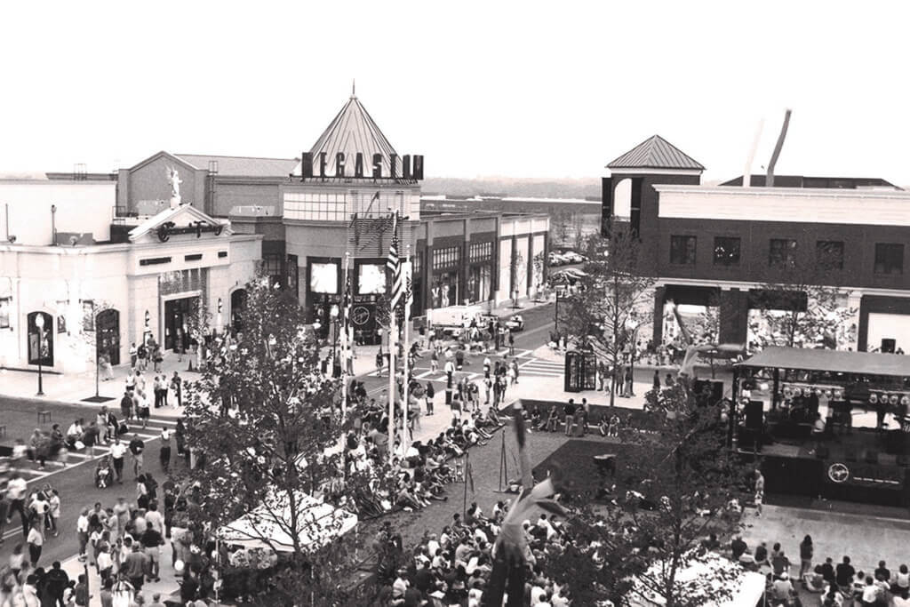 A black and white aerial photo of Easton in 1999.
