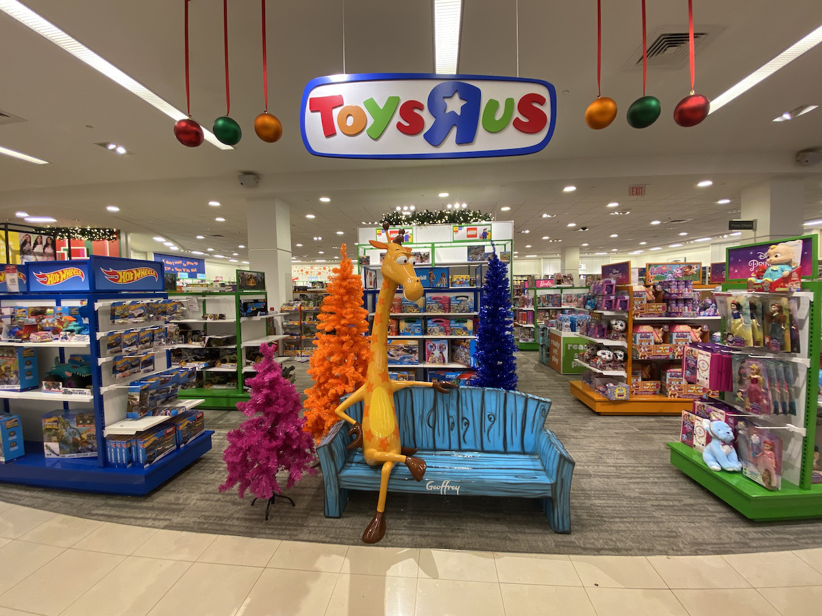Toys R Us Is Back Easton Town Center